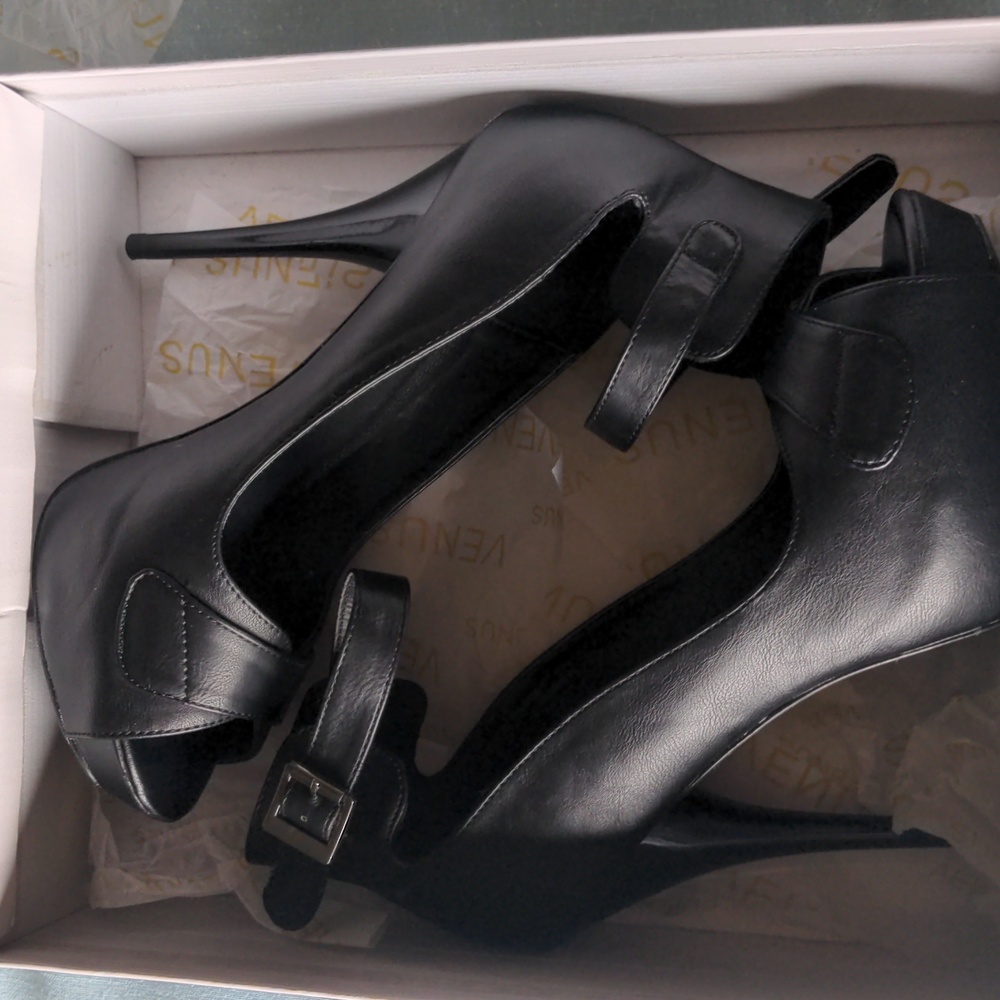 Stiletto shoes women's size 8 1/2
